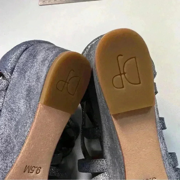 Donald J Pliner Womens 8.5 Wedge Sandal Metallic Blue Gray Strappy Cage 9.5 NEW - Picture 9 of 12